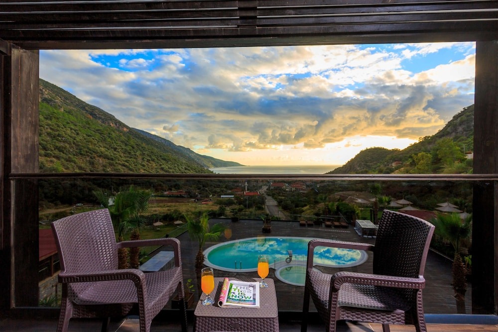 هتل ماناسپارک دلوکس